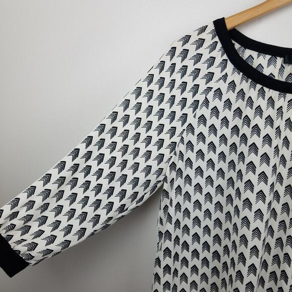 Aqua Womens Black & White Chevron Print W/ Contrast Hem Dolman Top Small - Picture 4 of 9